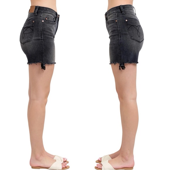 Judy Blue High Rise Bermuda Shorts Black Wash Frayed Hem Denim NWT - Picture 4 of 11